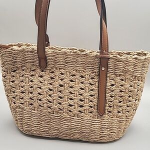 Small summer woven tan purse, perfect condition! ❤️